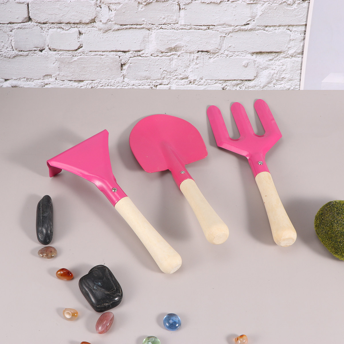 3点セットの高級キッズガーデニングセット。ミニスコップ、熊手 - Kids Outdoor Garden のレビューと価格