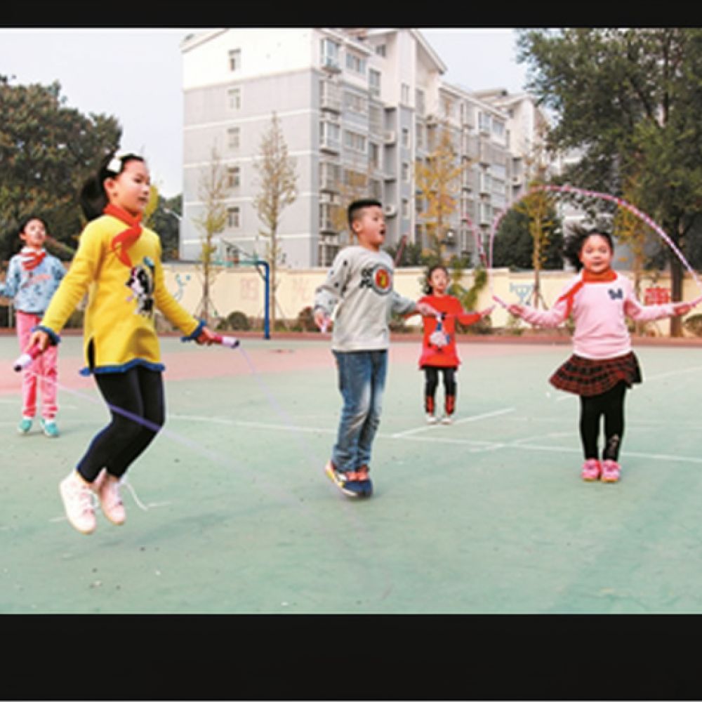 若者向けフィットネス用縄跳び。柔らかいビーズで構成され、長さ - Kids Outdoor Gym のレビューと価格